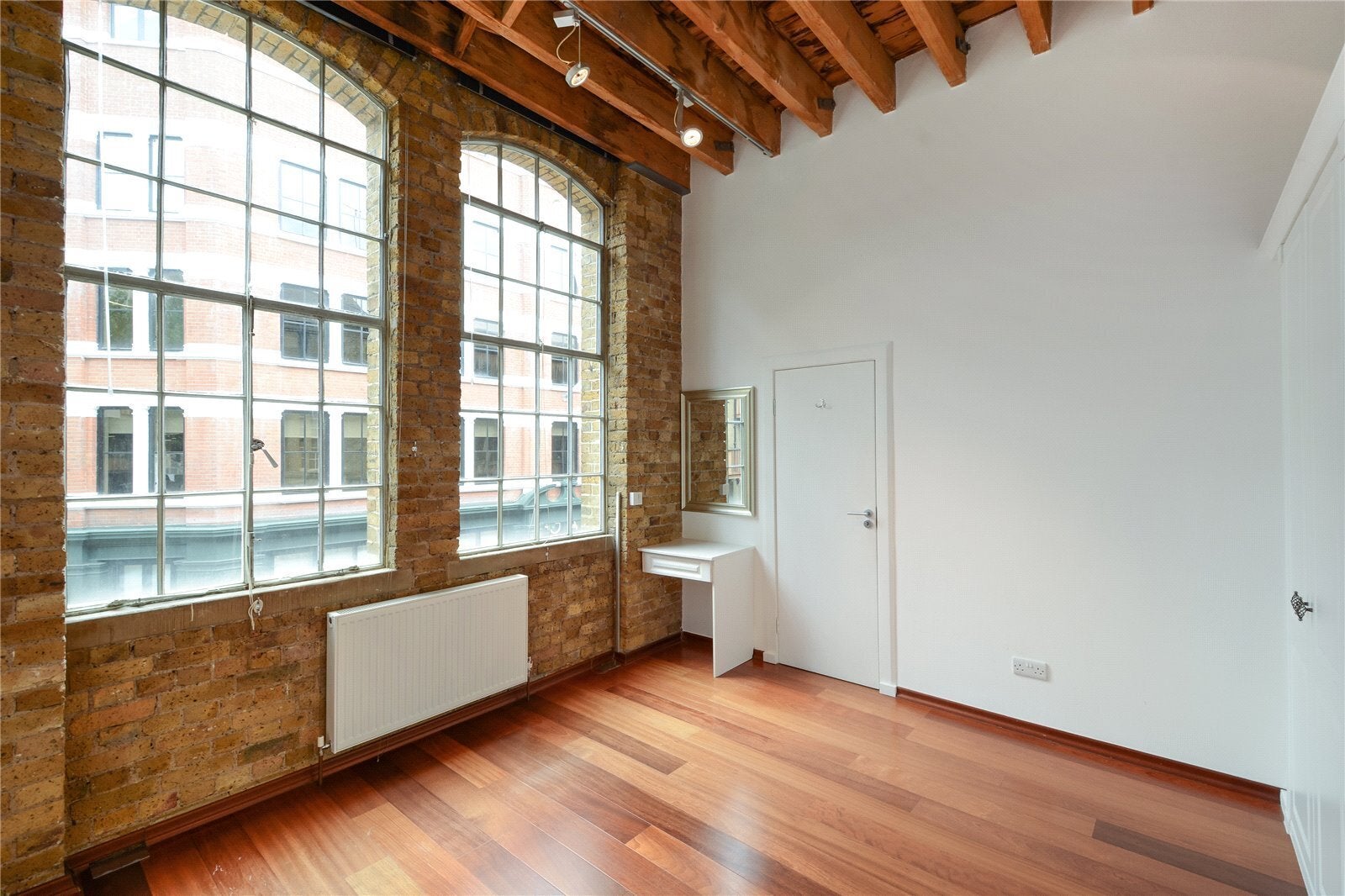 Flat Queen Elizabeth Street in Greater London