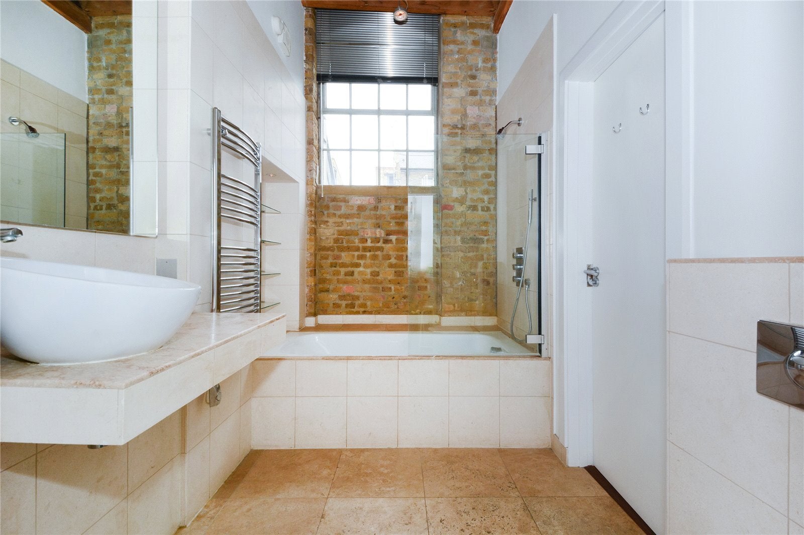 Flat Queen Elizabeth Street in Greater London