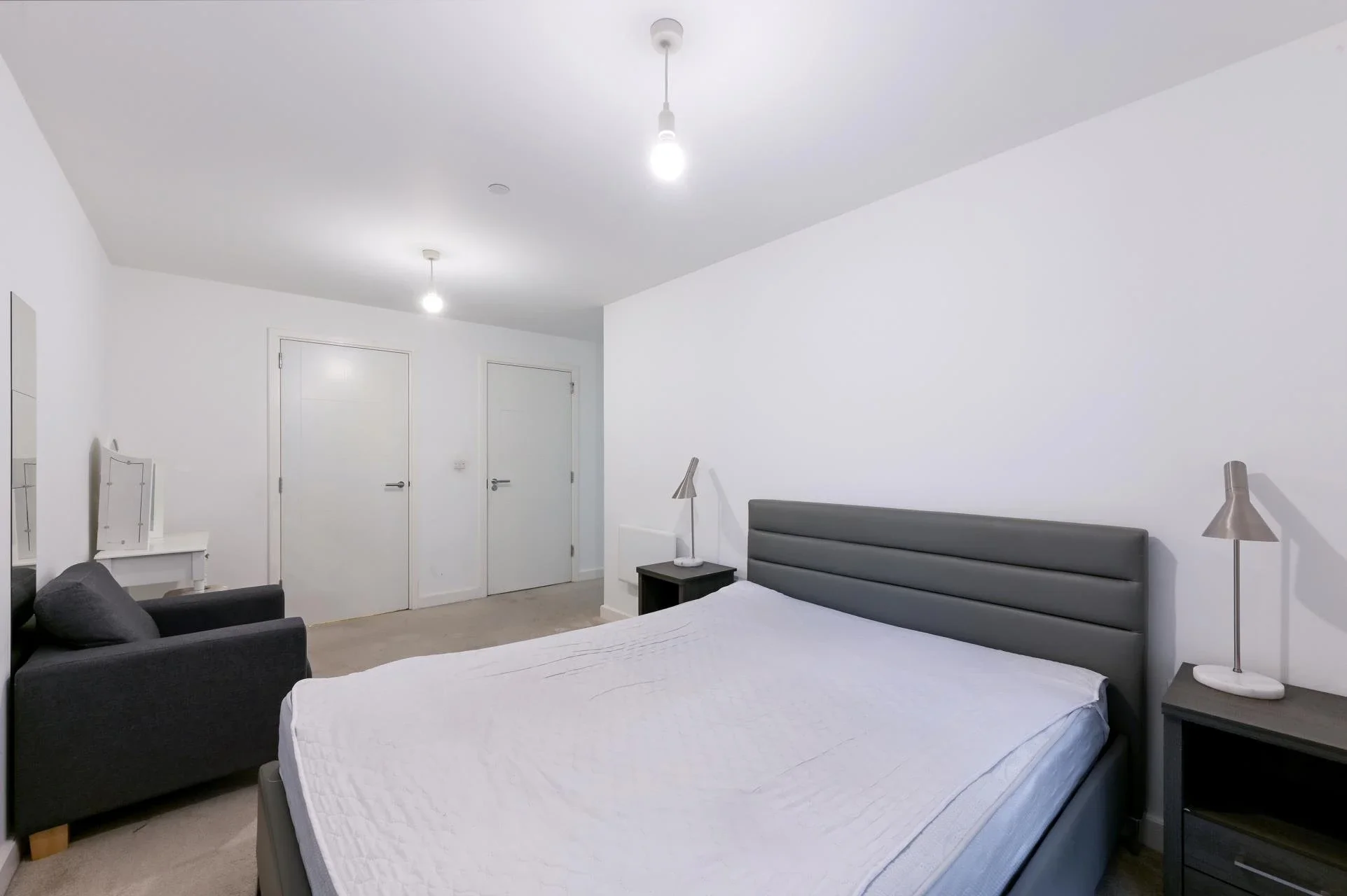 Flat Avion Crescent in Greater London