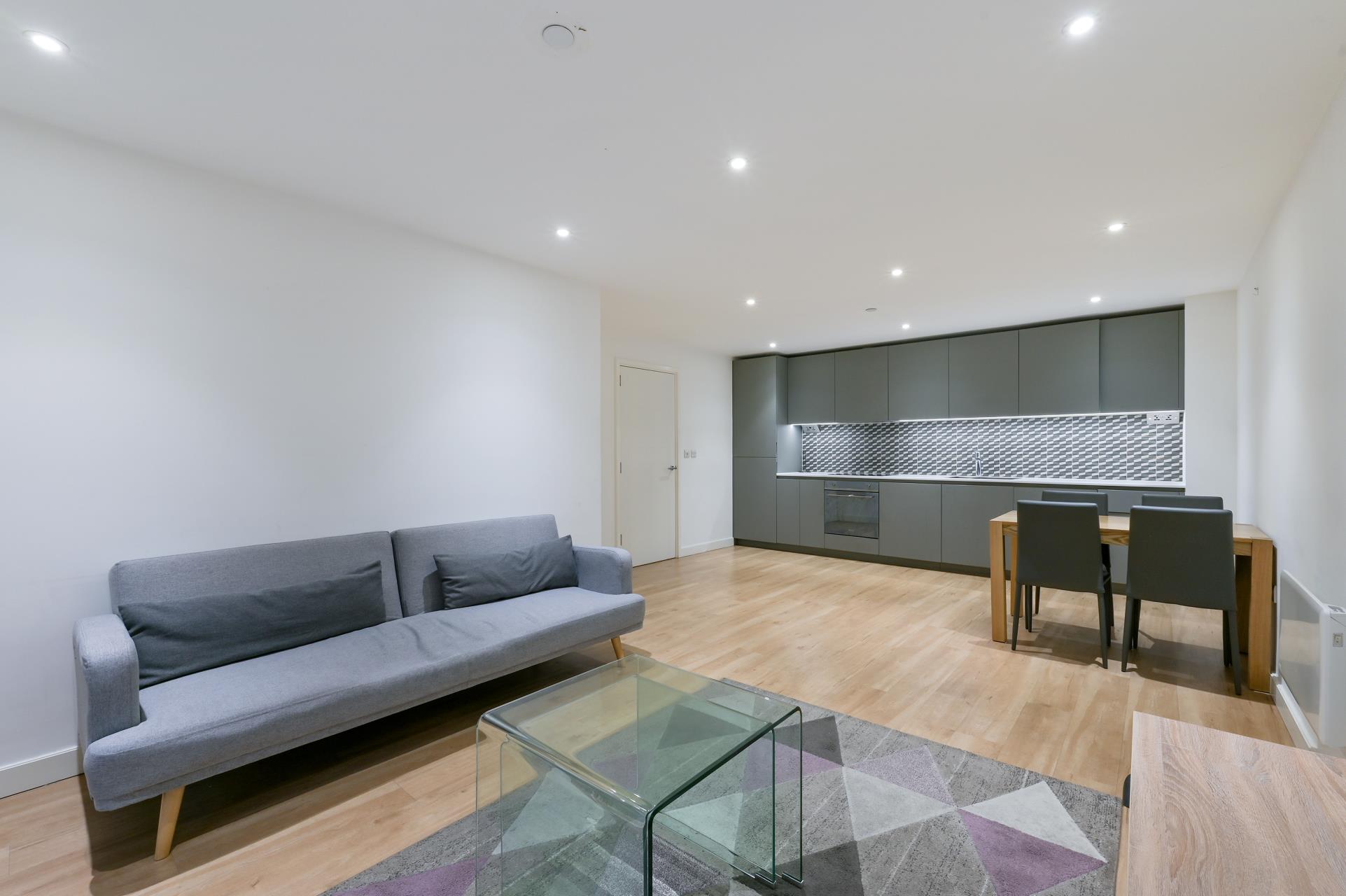 Flat Avion Crescent in Greater London