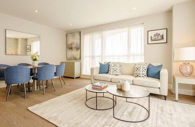 Flat Westferry Circus in Greater London