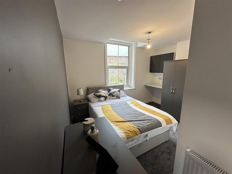 Room Portland Street in Ashfield
