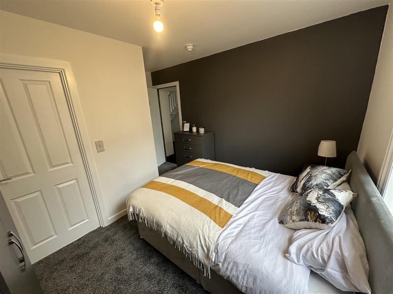 Room Portland Street in Ashfield