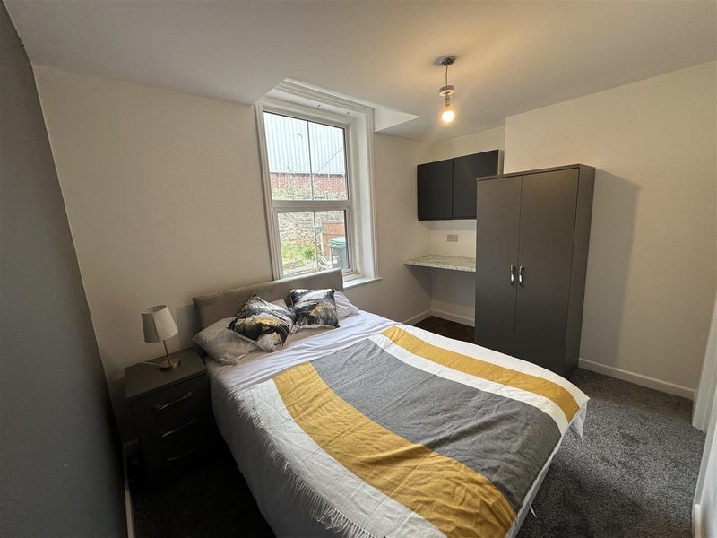 Room Portland Street in Ashfield