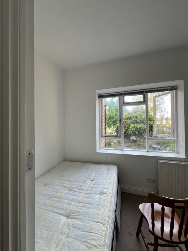Room Tredegar Square in Greater London