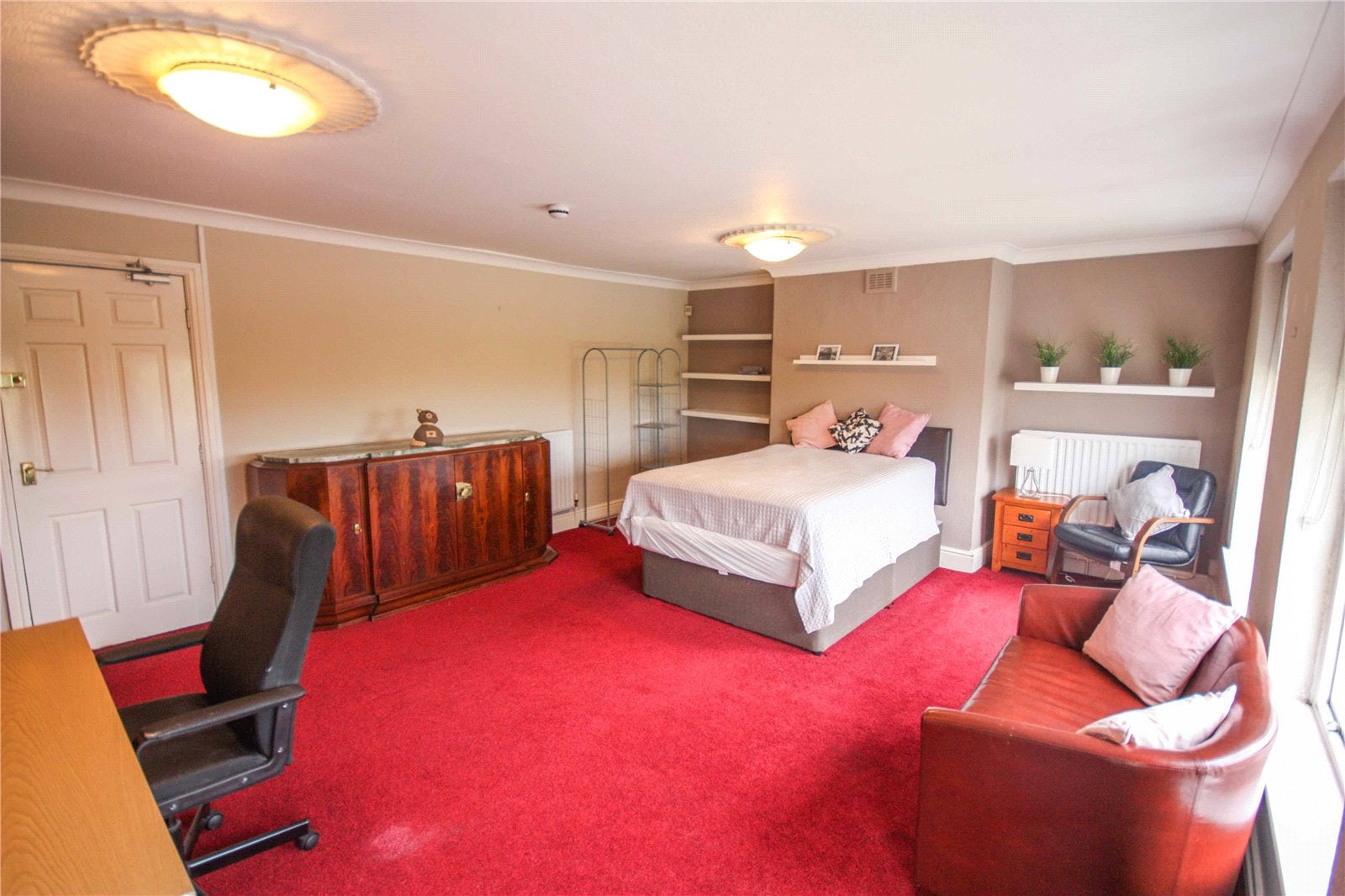 Room Crescent in Salford