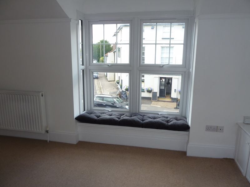 Flat Walton Road in Elmbridge