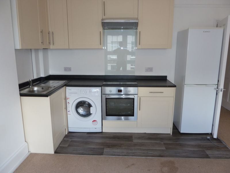Flat Walton Road in Elmbridge
