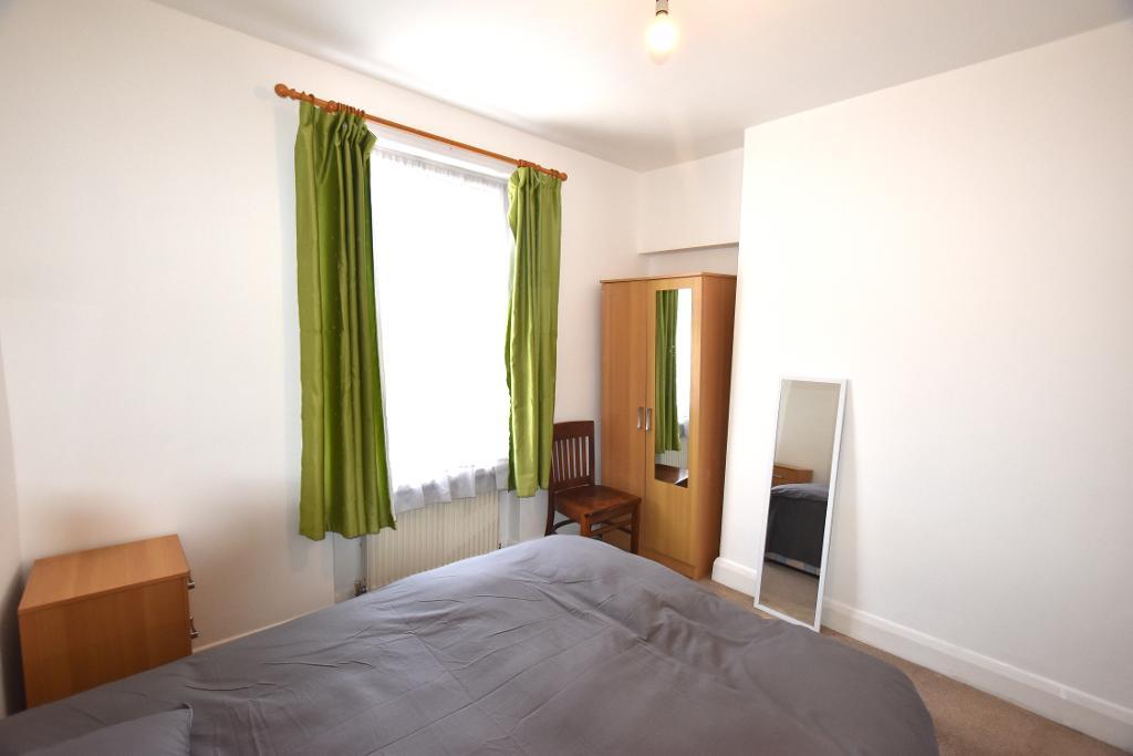 Flat Lime Grove in Greater London