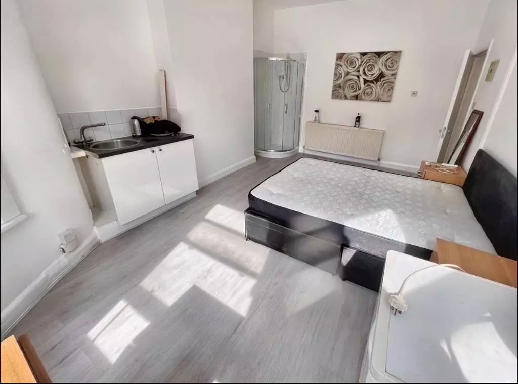 Flat Lime Grove in Greater London