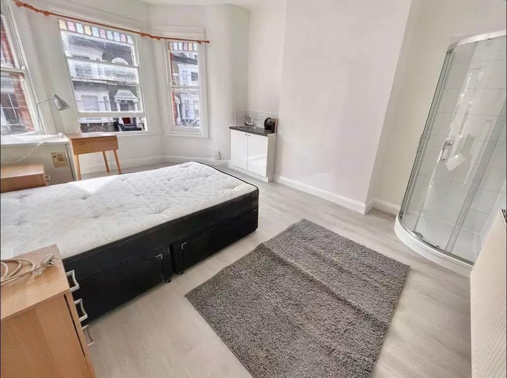 Flat Lime Grove in Greater London