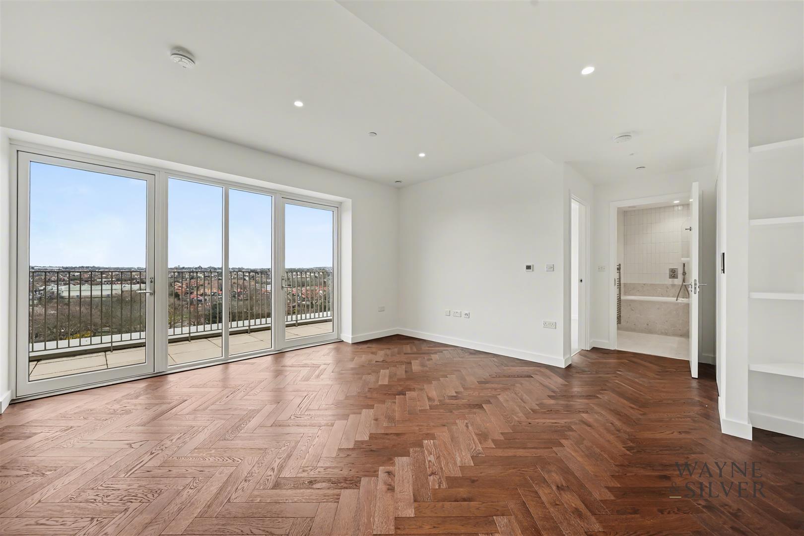 Flat Parkview Avenue in Greater London