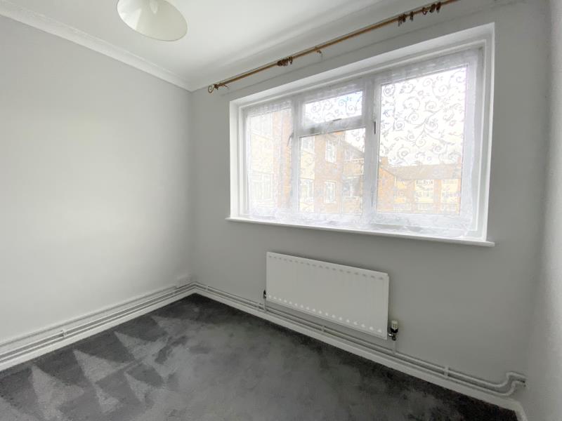 Flat Alpha Road in Woking