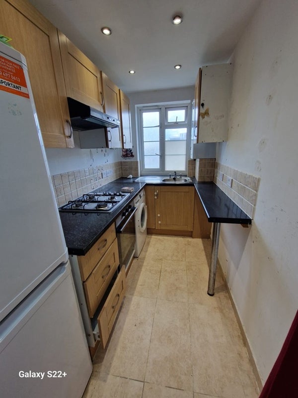 Flat Oaklands Road in London