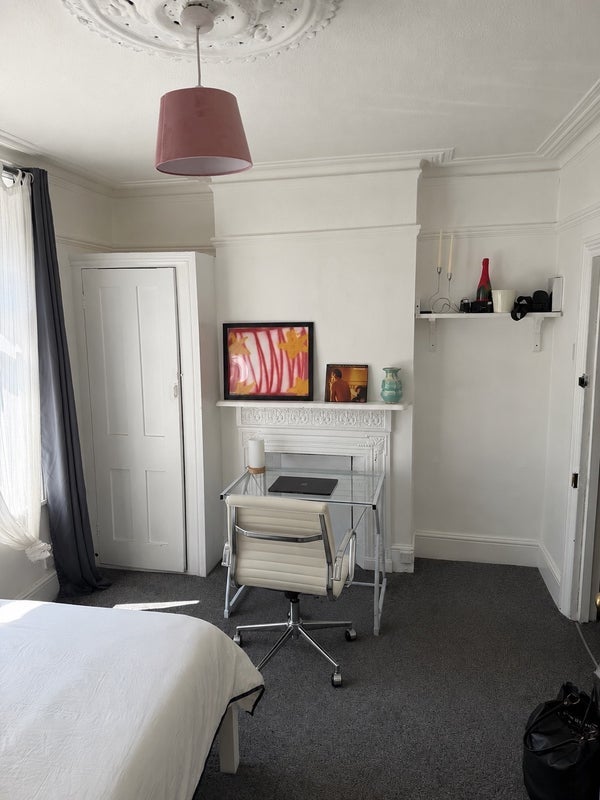 Room Peary Place in Greater London