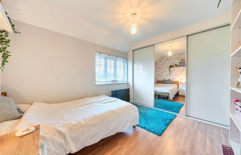 Room Petersham Drive in Greater London