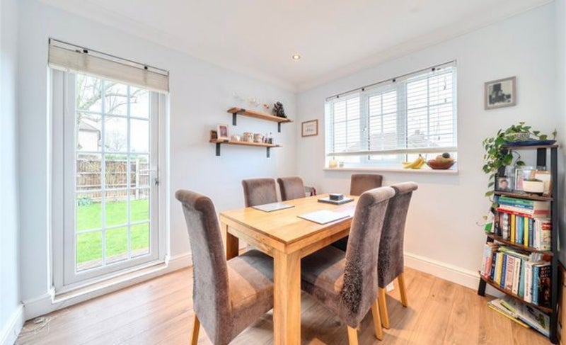 Room Petersham Drive in Greater London