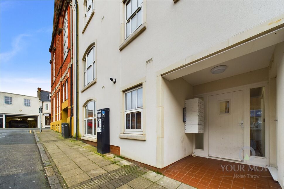 Flat Hazelwood Road in Northampton