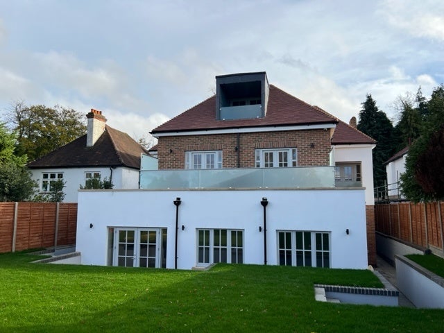 Flat Mountwood Close in Greater London