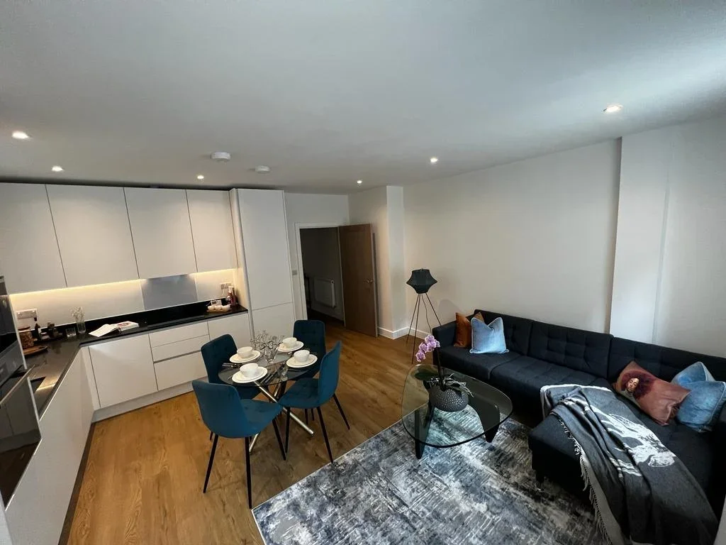 Flat Mountwood Close in Greater London