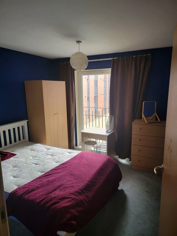 Flat Elbe Street in City of Edinburgh