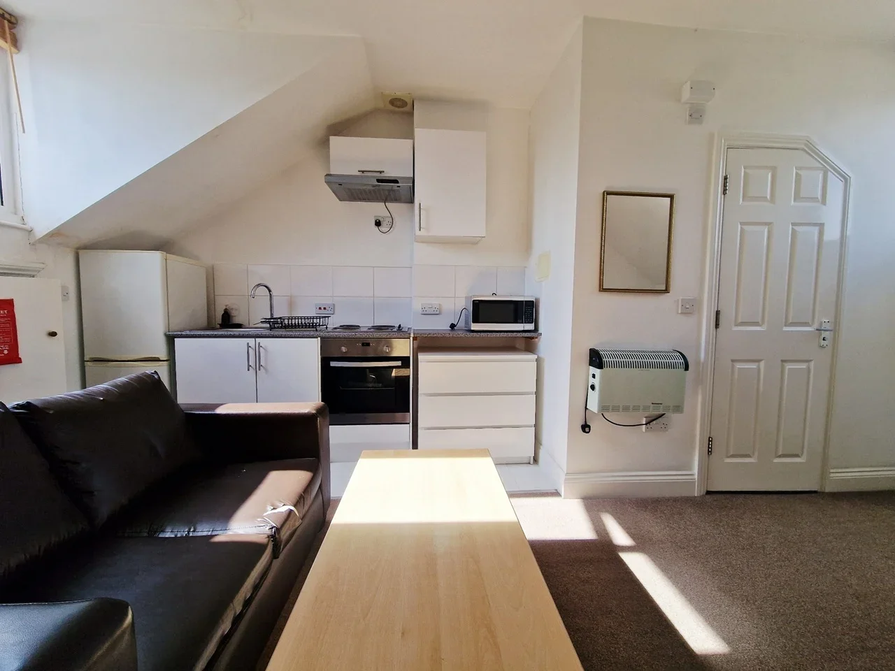 Flat Clapham Road in Greater London