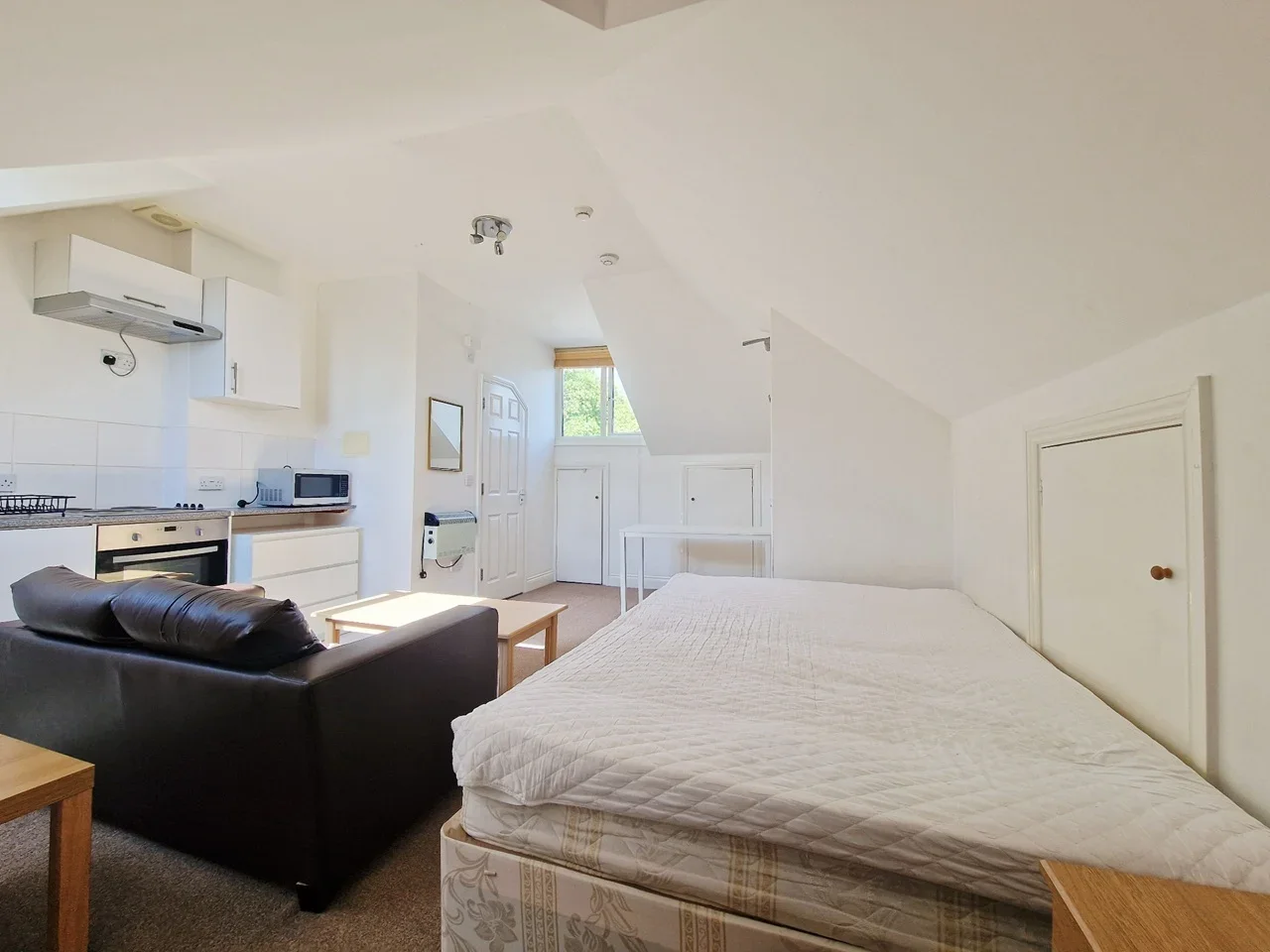 Flat Clapham Road in Greater London