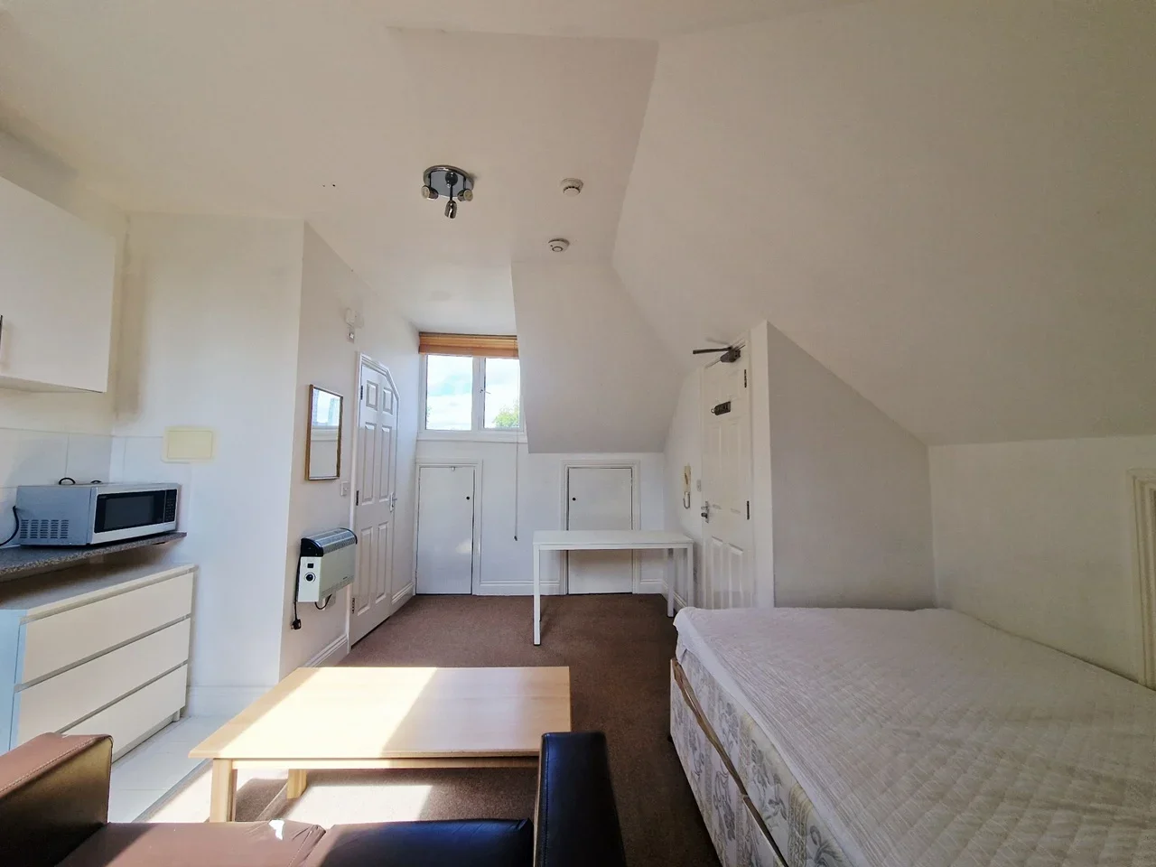 Flat Clapham Road in Greater London