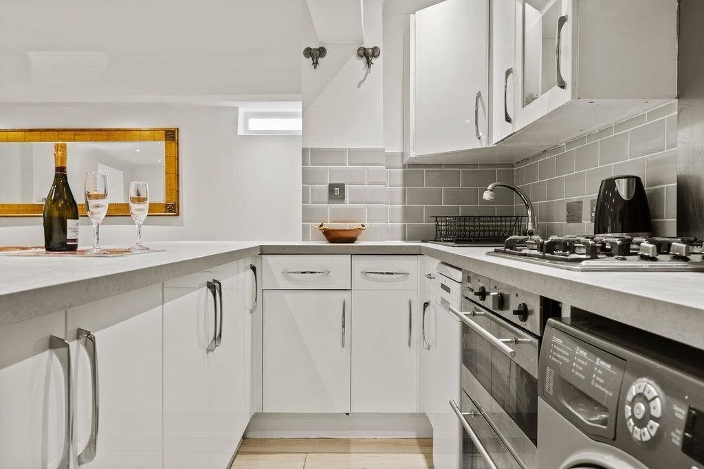 Flat Matheson Road in Greater London