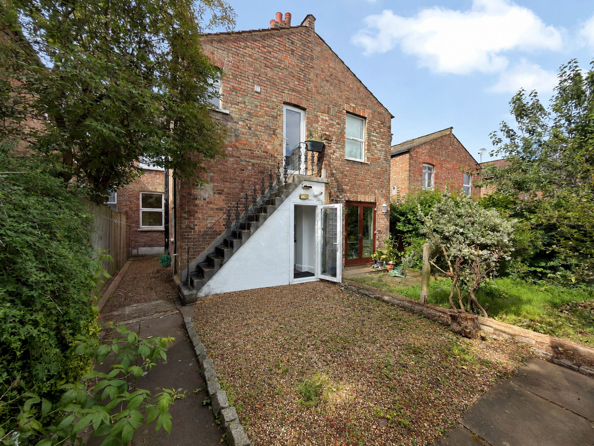 Flat Litchfield Gardens in Greater London