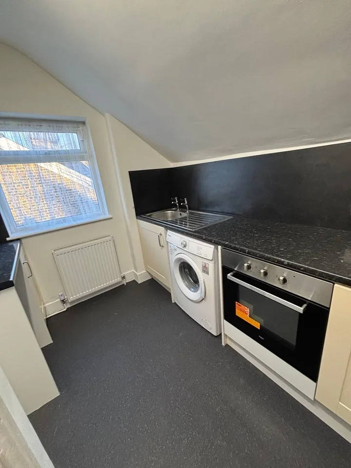 Flat Ullswater Crescent in London