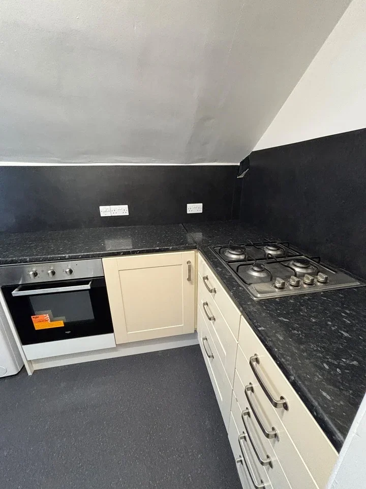 Flat Ullswater Crescent in London