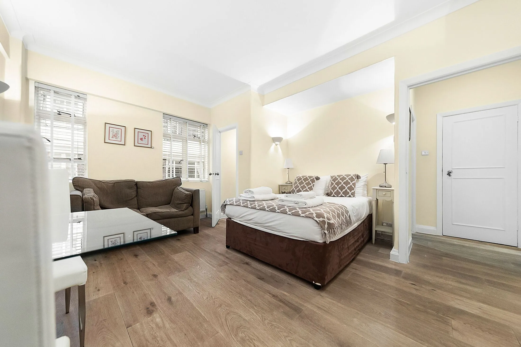 Flat Sloane Avenue in Greater London