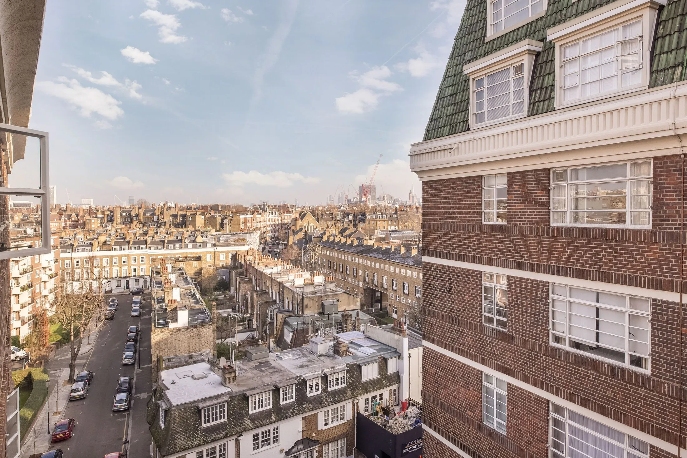 Flat Sloane Avenue in Greater London