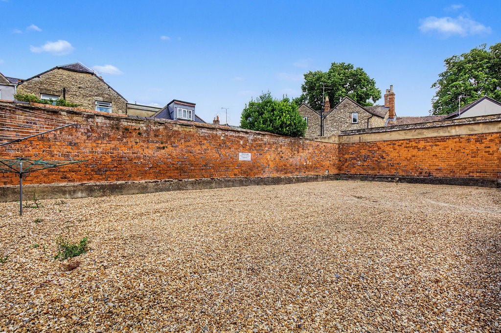 Flat Rectory Lane in West Oxfordshire