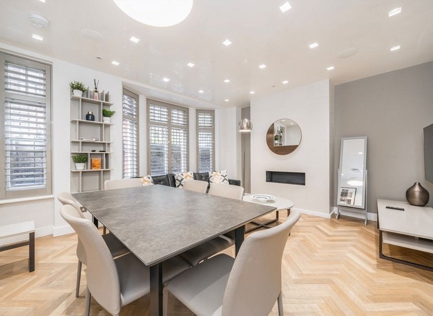 Flat Gilbert Street in City of Westminster