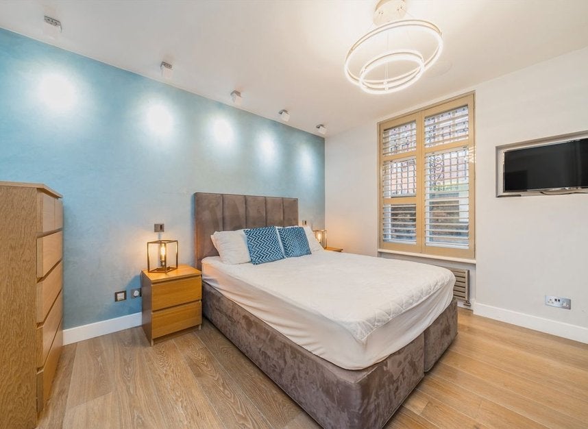 Flat Gilbert Street in City of Westminster