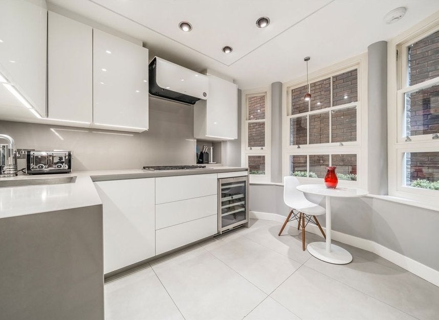 Flat Gilbert Street in City of Westminster