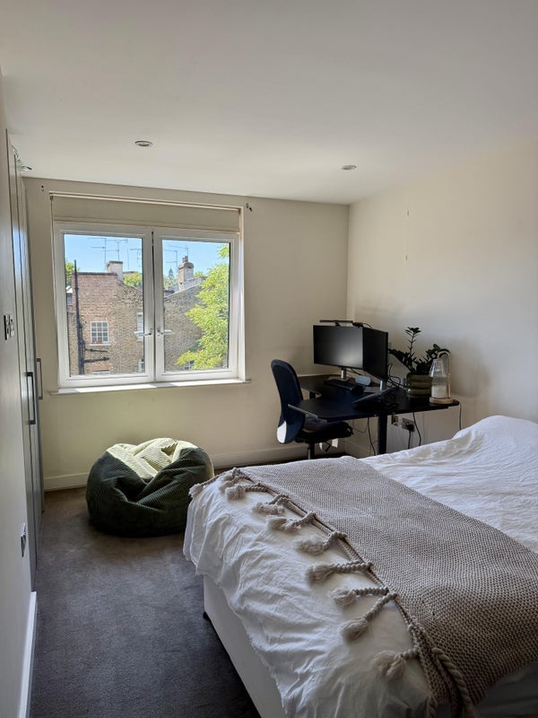 Room Goswell Road in Greater London