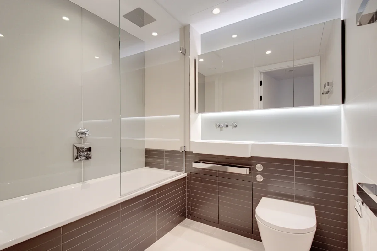 Flat Kirtling Street in Greater London