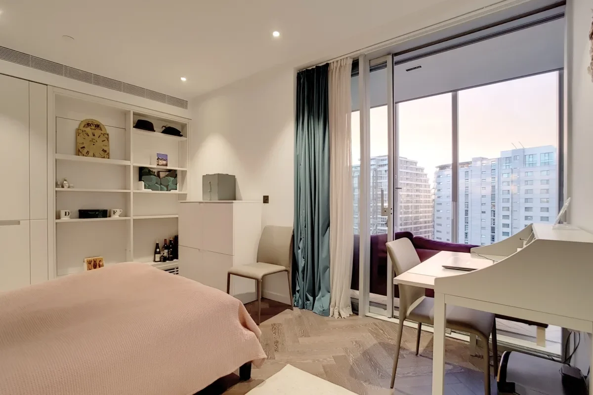 Flat Kirtling Street in Greater London