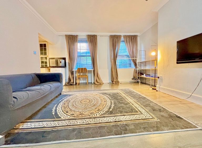 Flat Sauchiehall Street in Glasgow