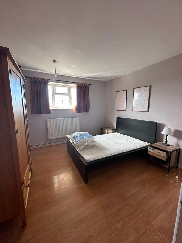 Flat Wickham Road in Greater London