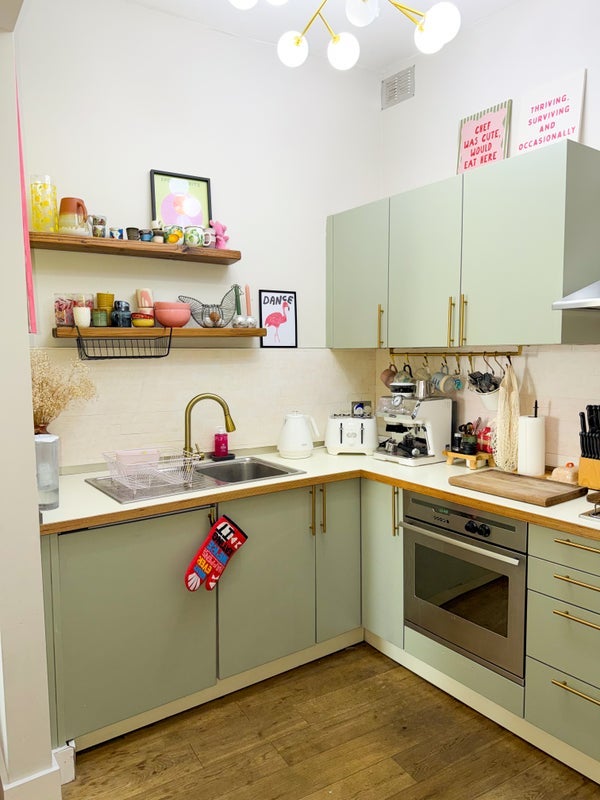 Flat Lavender Hill in Greater London