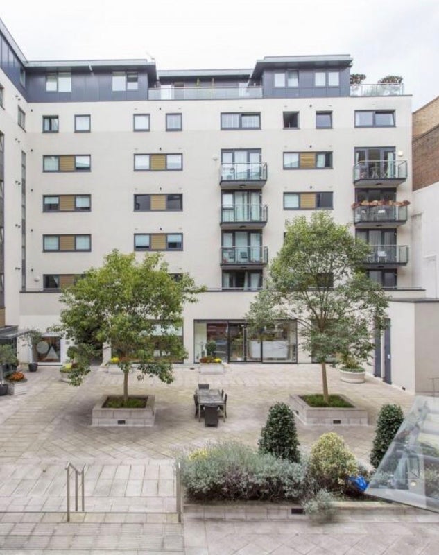 Flat Clerkenwell Road in Greater London