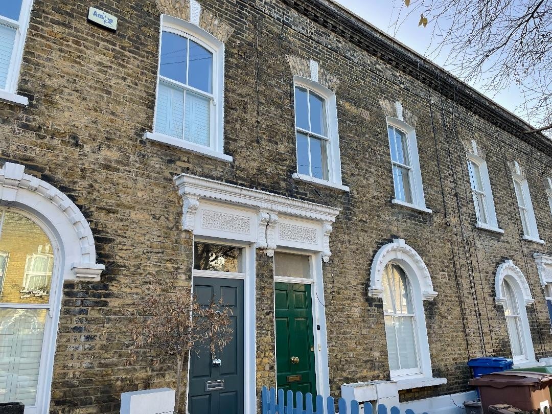 Flat Reverdy Road in Greater London