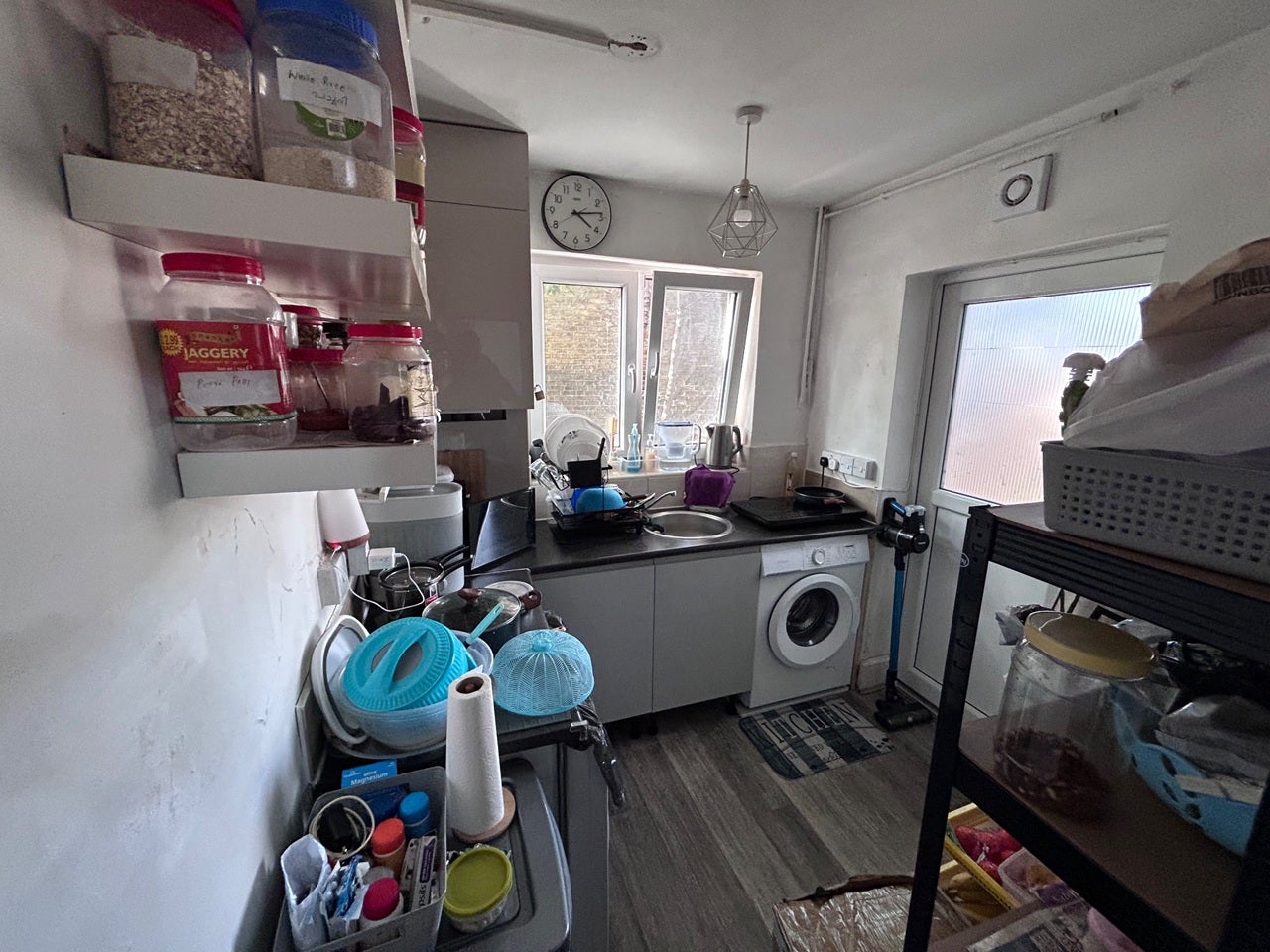 Room Vicarage Road in Watford