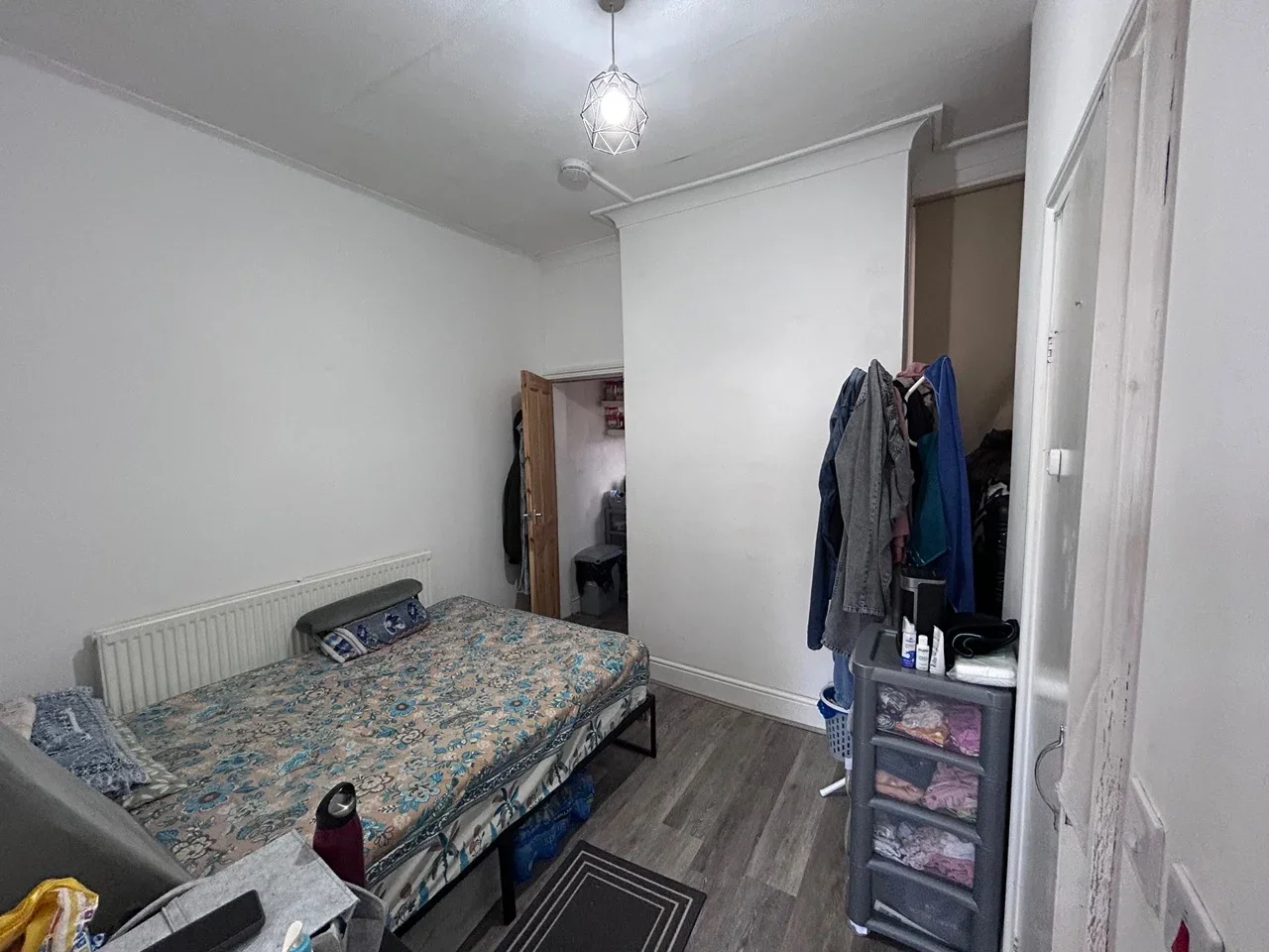 Room Vicarage Road in Watford
