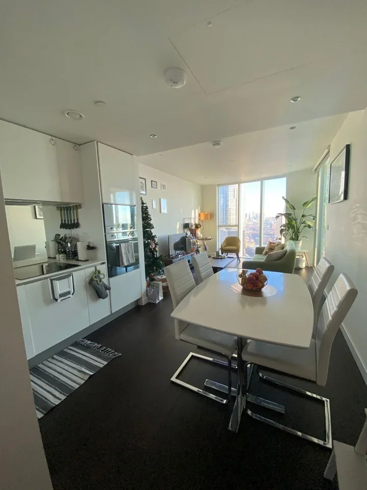 Flat Wyvil Road in Greater London