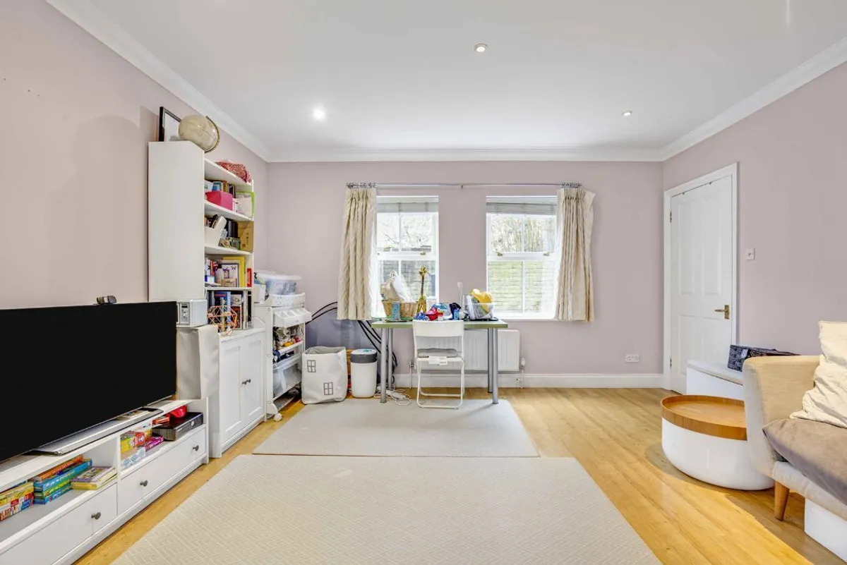 House Hydethorpe Road in Greater London